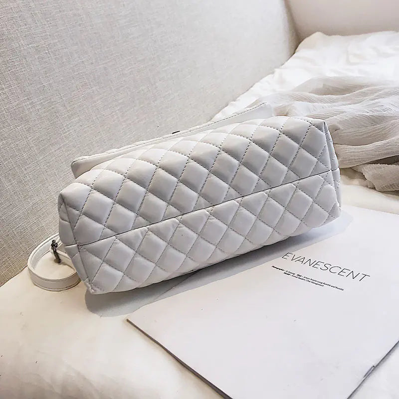 Chanel Style Diamond Pattern Shoulder Bag for Women